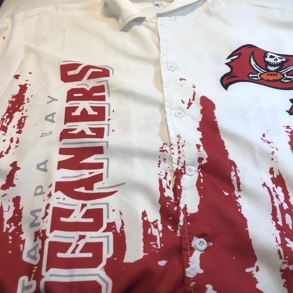 Tampa Bay Buccaneers Men's Beach Shirt Button-Down Shirts Short Sleeve 2XL - Picture 4 of 9